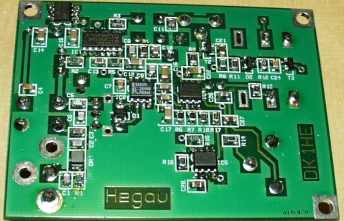Detailansicht der mit SMD bestückten Leiterplatine ...