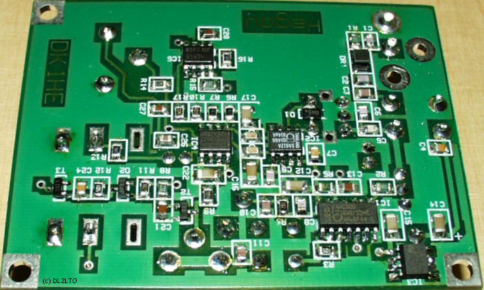 Detailansicht der mit SMD bestückten Leiterplatine ...