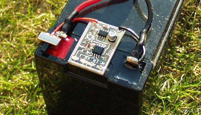 Spannungsmonitor auf den Bleigelakku geklebt ...