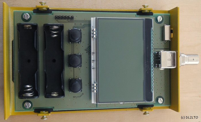 Fertig eingebaute Platine auf der unteren Gehäuseschale